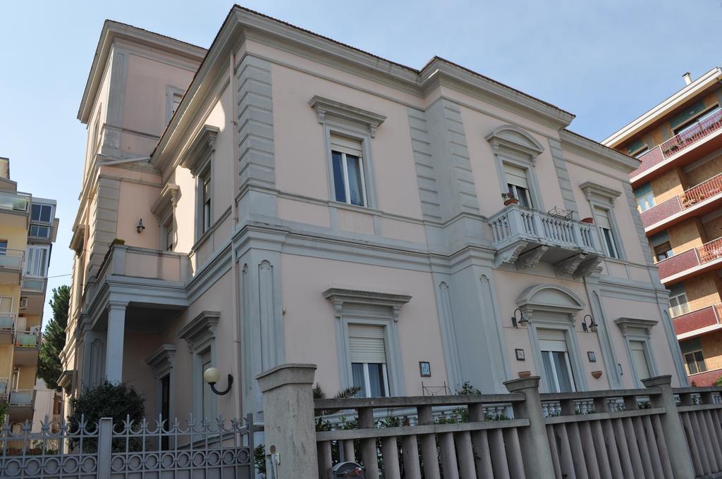פסקרה Villa L'Aurora מראה חיצוני תמונה